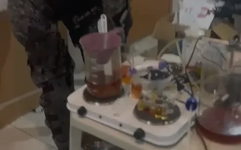 Homem é preso e fábrica clandestina de medicamentos é desarticulada no Tabuleiro