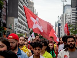 Lula faz último ato da campanha na Paulista e diz que 'povo que está organizando, e não partidos'