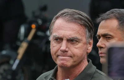 Bolsonaro é preso pela Polícia Federal em Brasília