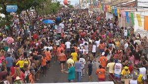 Último dia de cortejo do Rasgadinho atrai multidão em Aracaju