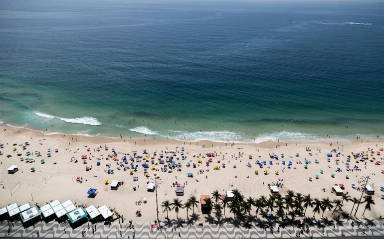 Todo Mundo no Rio: Shakira traz turnê mundial para as areias de Copacabana