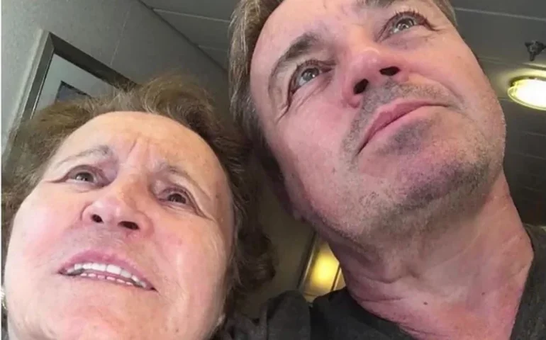 Mãe de Gugu Liberato é internada em SP por suspeita de AVC