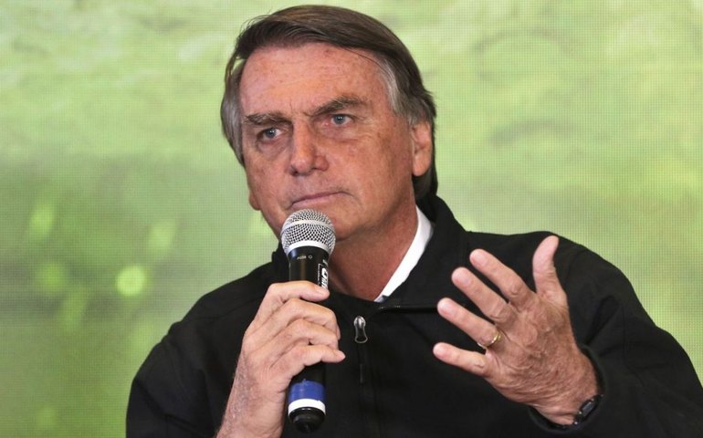 Bolsonaro diz que quer arrecadar menos e que preço dos combustíveis devem cair