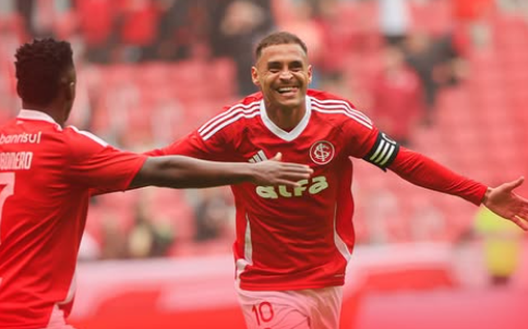 Internacional bate Ceará, vence a segunda seguida e pega o elevador no Brasileirão