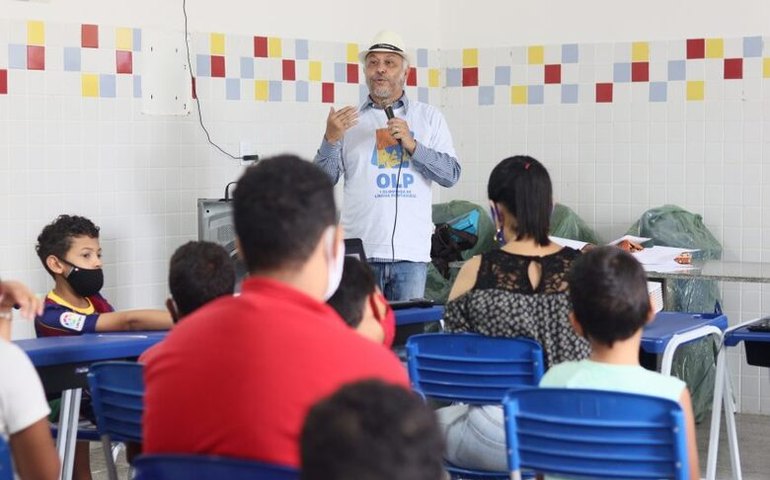 Escritores Nascem na Escola: Alunos assistem palestra sobre e se preparam para Olimpíada de Língua Portuguesa