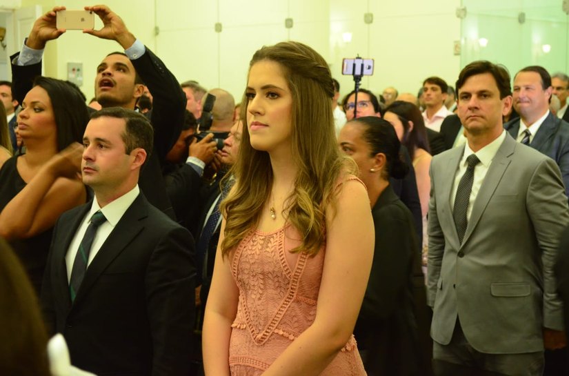 Deputada mais jovem do País toma posse e promete uma nova política