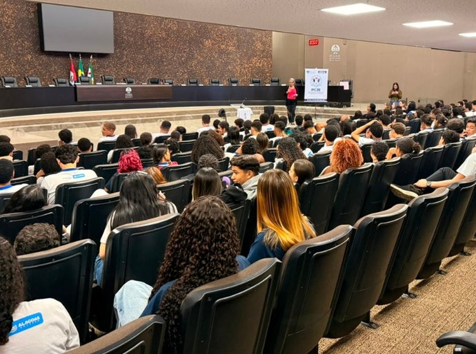 Estudantes de cinco escolas participam de ação sobre direitos da criança no TJAL