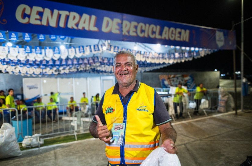 'Chance de levar o sustento para minha família', diz catador sobre Central de Reciclagem