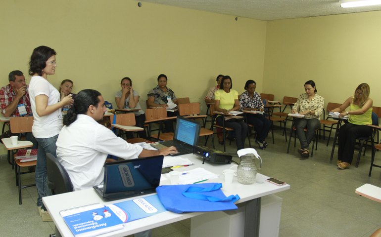 Professores da rede estadual participam de formação sobre educação especial no Centro de Formação Ib Gatto Falcão (Cenfor)