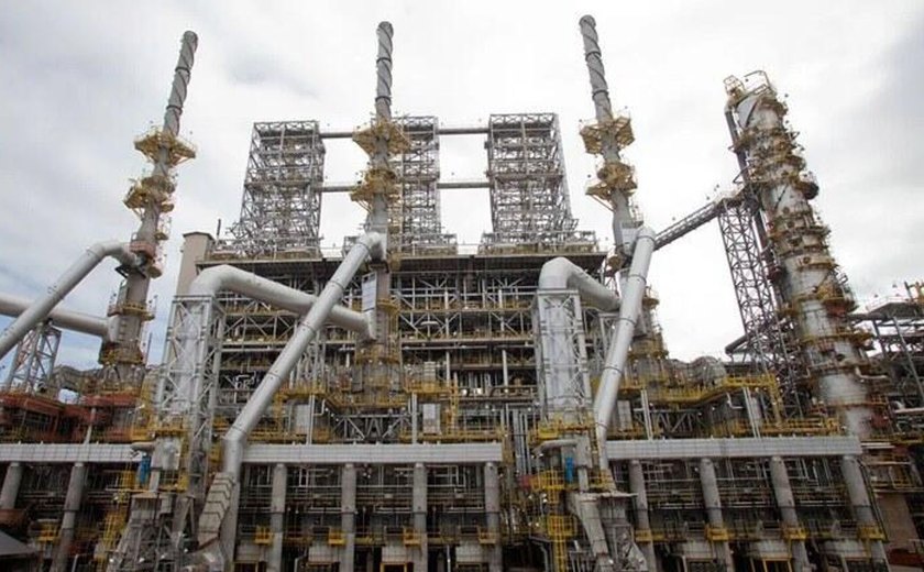 Petrobras busca parceria para construir 1ª fábrica de produção de diesel a partir de óleo vegetal