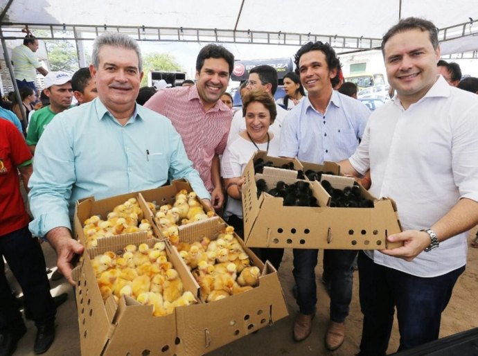 Mais de 21 mil pequenos produtores são beneficiados com termos de aquisição