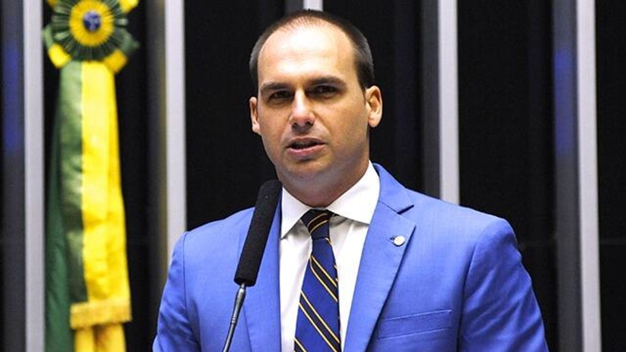 Mídia: Eduardo Bolsonaro afirma que STF bloqueou contas bancárias da esposa, Heloísa Bolsonaro