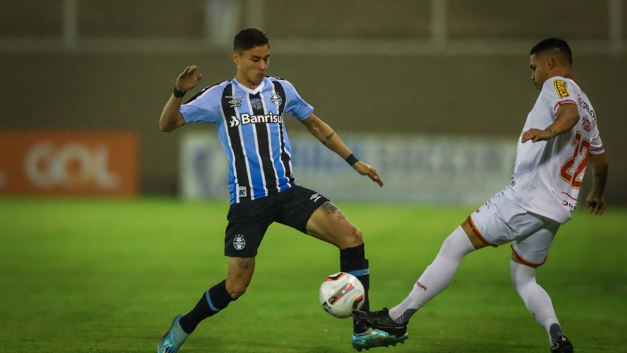 Relaxado pelo acesso, Grêmio cede empate ao Tombense, que festeja fuga da queda