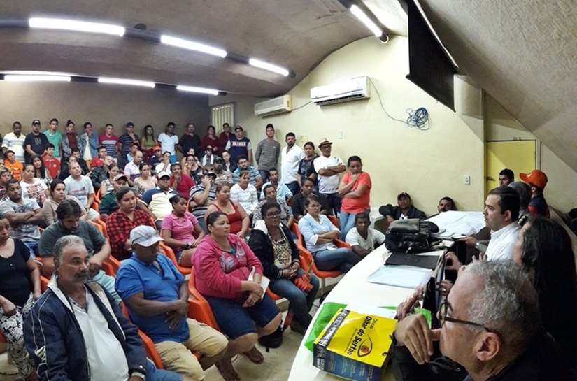 Santana: prefeitura reúne vendedores que irão trabalhar na Festa da Juventude