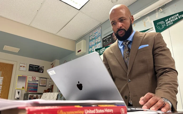 Professor de história do ensino médio da Pensilvânia é nomeado Professor do Ano dos Estados Unidos