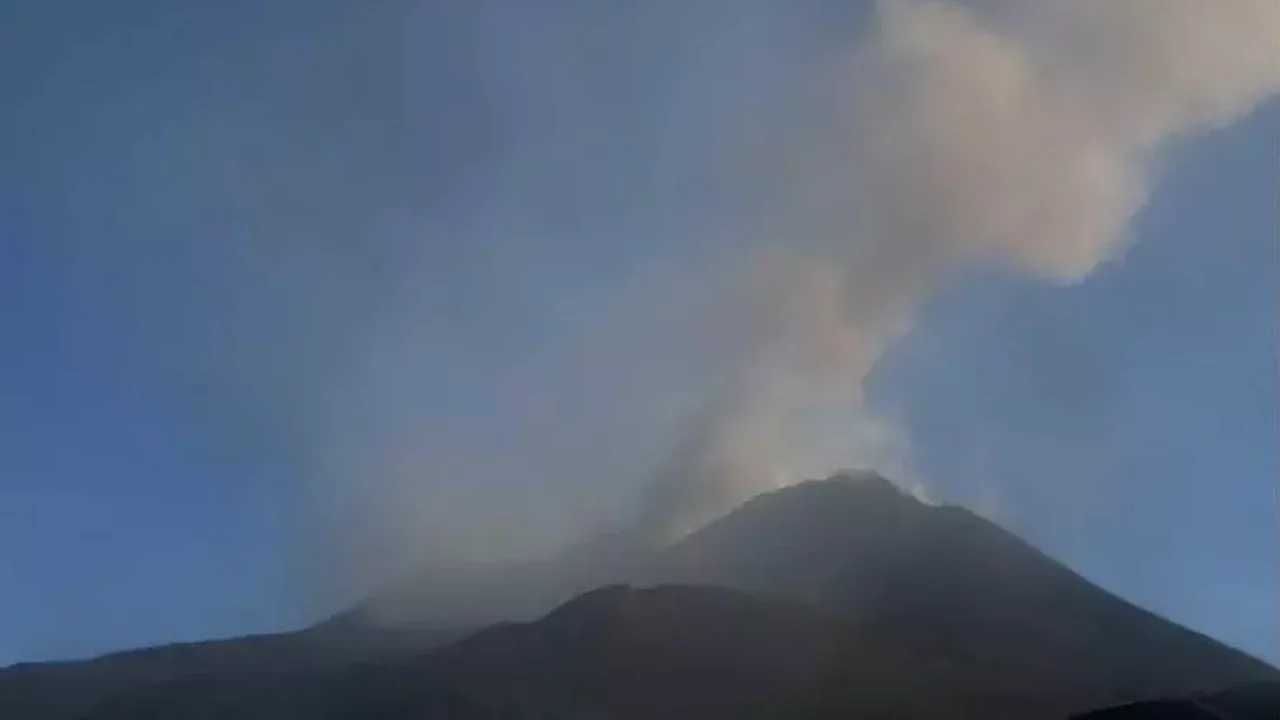 Vulcão Merapi registra nova erupção e mantém alerta de nível 3 na Indonésia