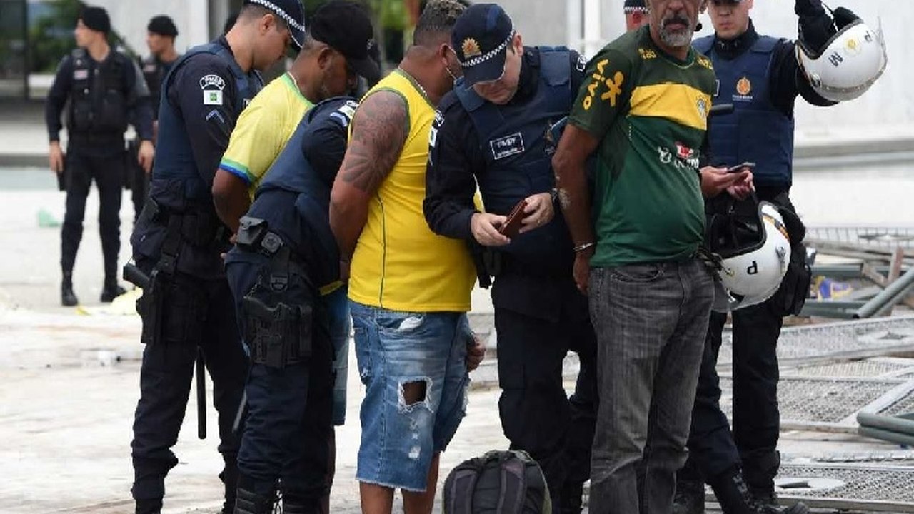 Sobe para 763 número de presos por participarem de atos golpistas no DF