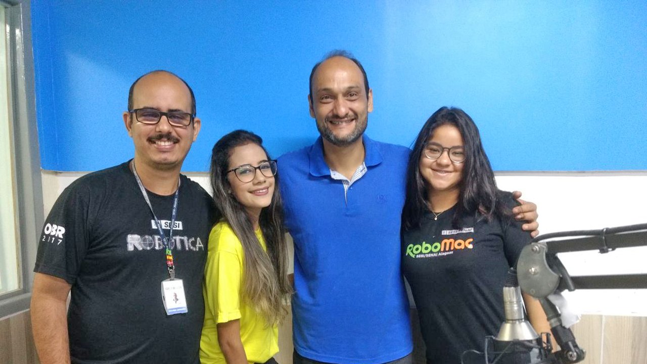 Professor e alunas falam em entrevista sobre conquistas das escolas Sesi/Senai em Robótica