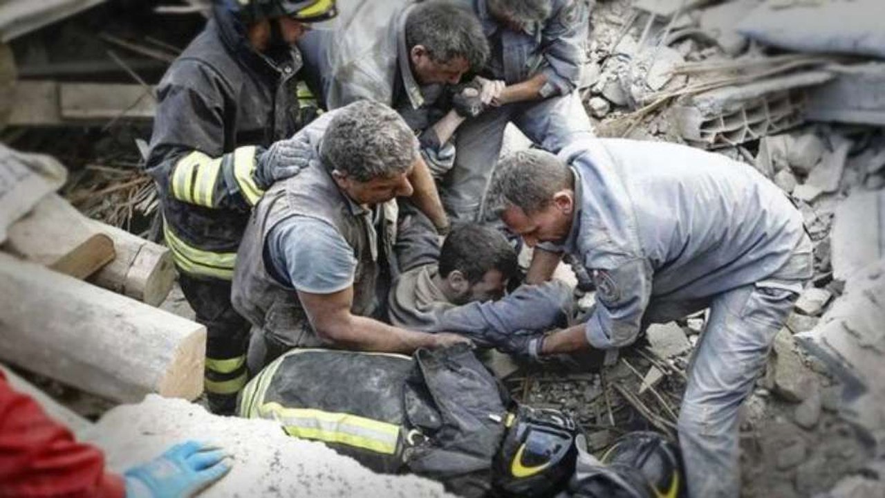Por tremor, cerca de 4,5 mil pessoas ainda estão em tendas