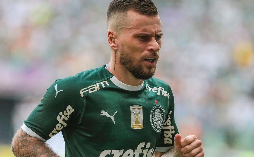 Palmeiras afasta Lucas Lima após meia ser acusado de ir a festa clandestina