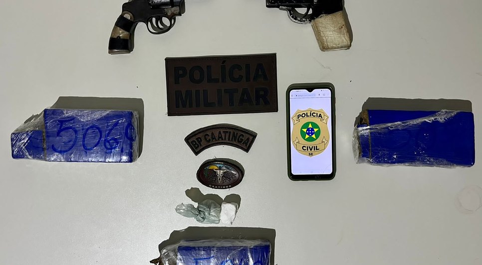 Dois suspeitos de transportar drogas morrem após troca de tiros com policiais em Feira Nova