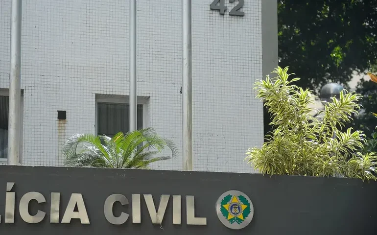 Saiba o que motivou ação da policial civil que viralizou ao apontar fuzil e dar ordens a criminoso em ação para prendê-lo em São Gonçalo