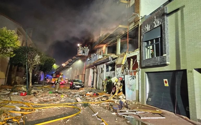 Explosão em prédio deixa um morto e 14 feridos na Espanha; vídeo