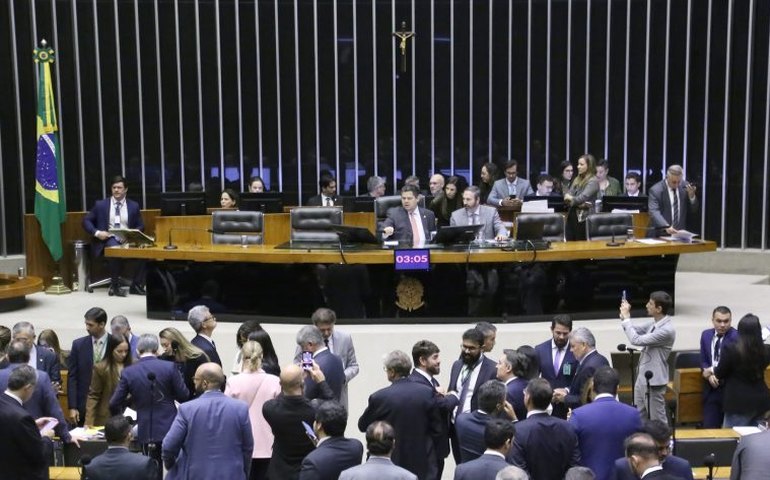 Congresso derruba vetos de Lula ao licenciamento ambiental