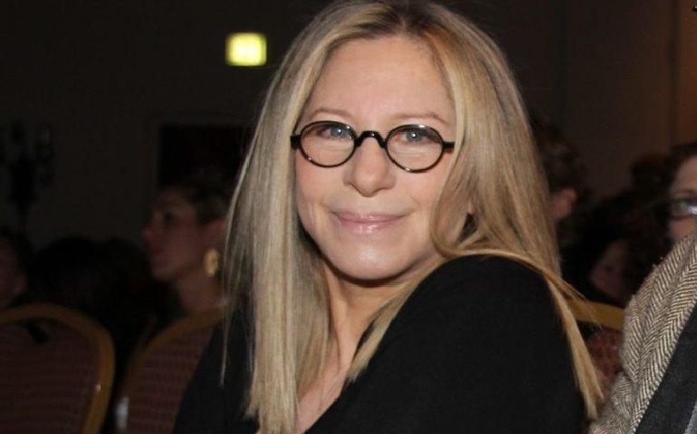 Barbra Streisand lança autobiografia em novembro
