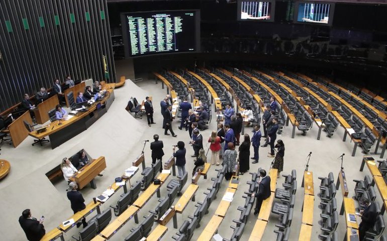 Plenário reúne-se nesta manhã para votar acordos internacionais