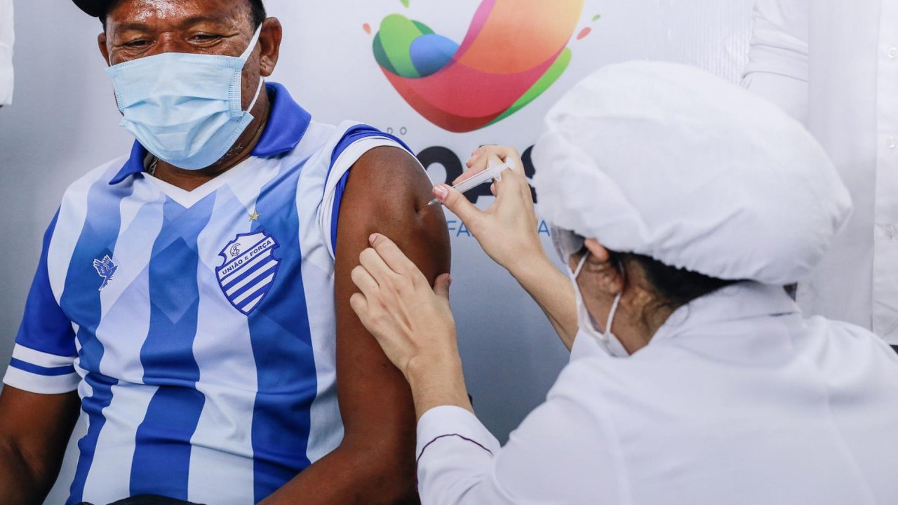 Com quase 100% dos idosos vacinados com uma dose, internações acima dos 60 anos por Covid caem 42% em AL