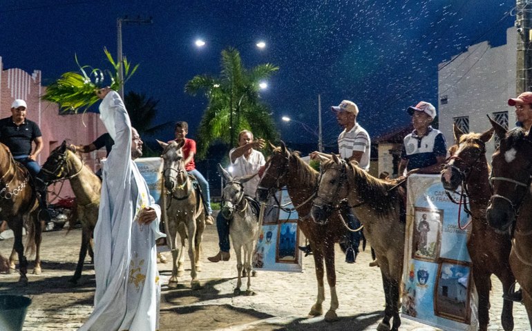 Cavalgada marca início da festa de Nossa Senhora do Ó em Traipu