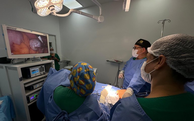 Hospital da Mulher de Alagoas inaugura torre de vídeo para realização de cirurgias por vídeo