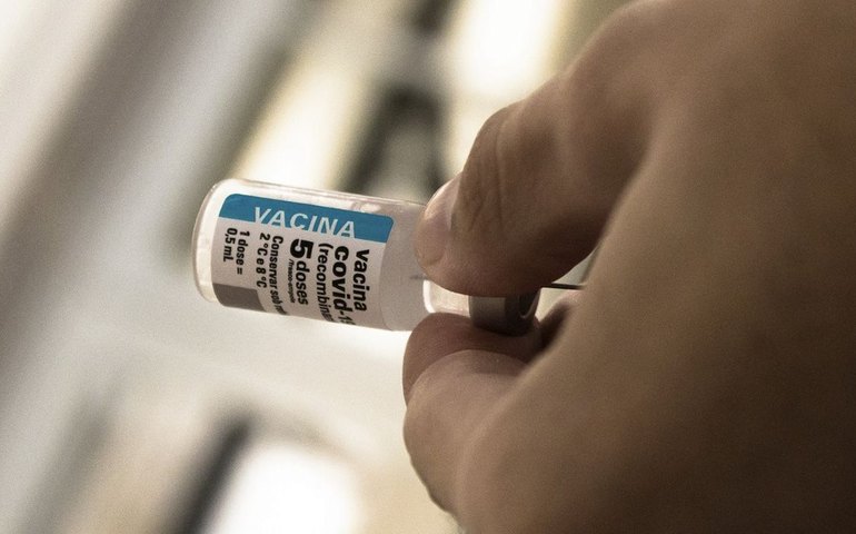 MG enfrenta desabastecimento de vacinas contra covid e varicela