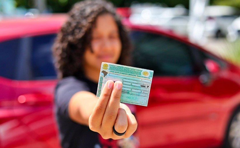 Governador entrega CNH aos primeiros aprovados no Programa CNH do Trabalhador nesta terça-feira (16)