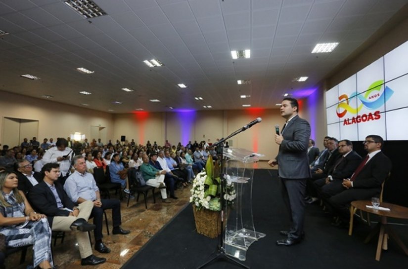 Em dia histórico, Governo e perfeitos se unem em prol da educação em Alagoas