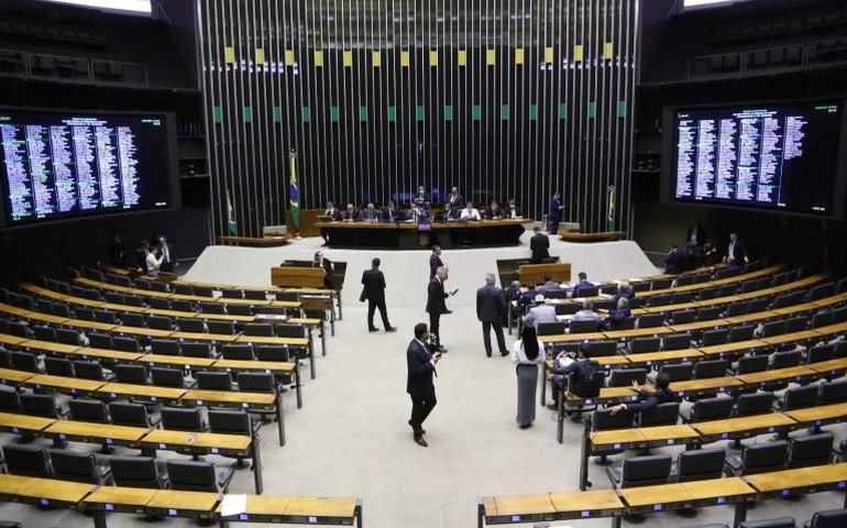Câmara aprova texto-base de programa para acelerar análises de benefícios do INSS