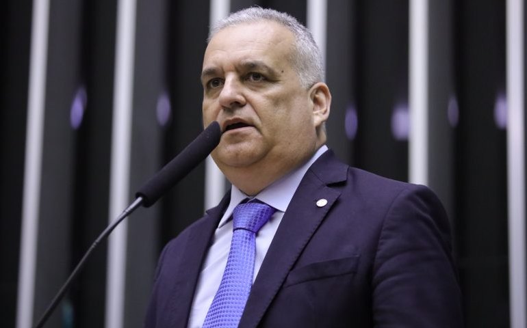 Alfredão nas paradas