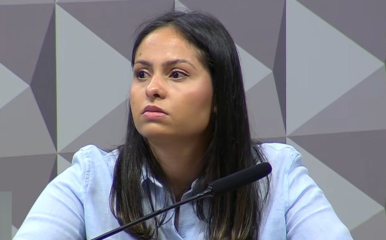 Ex-secretária admite acesso a cofre do lobista, mas nega compra de passagem para filho de Lula