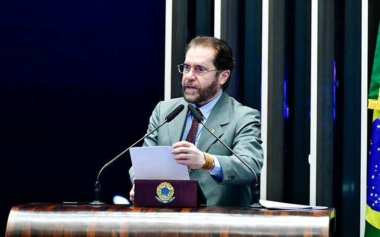 Plínio Valério critica Flávio Dino e se manifesta contra projeto das fake news