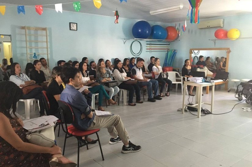 Profissionais de saúde realizam capacitação na Pestalozzi em Arapiraca