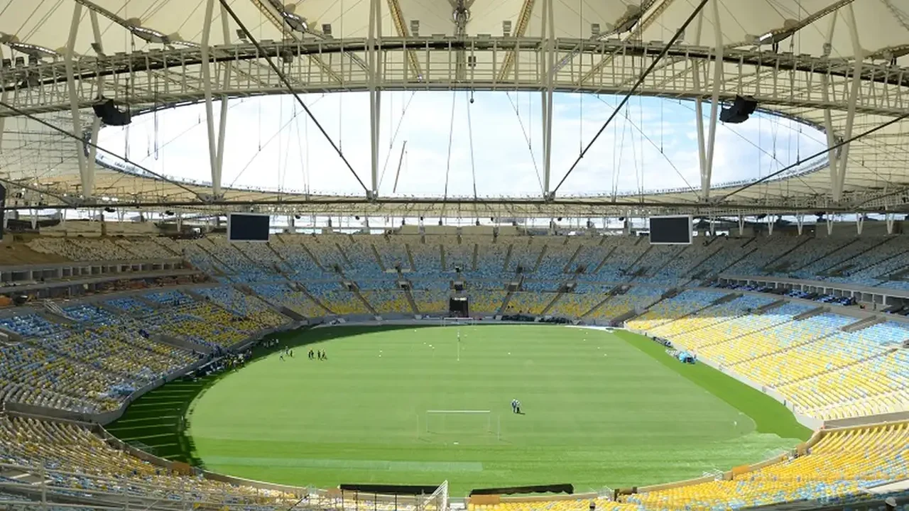 Torcedor do Vasco atingido por bala de borracha teme perder a visão após clássico no Maracanã