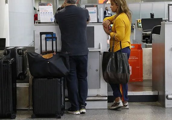 Aposentados poderão comprar passagem aérea por até R$ 200 cada trecho