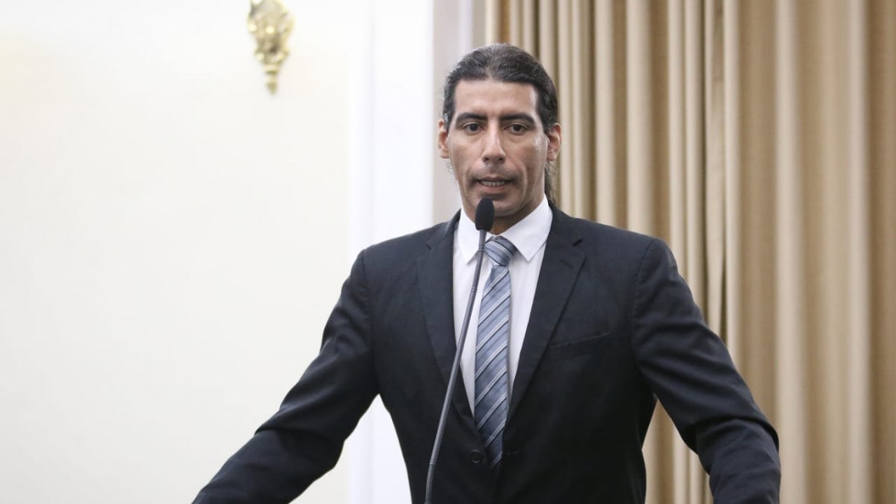 Lobão solicita construção de postos de guarda-vidas nas praias do Sobral e da Sereia