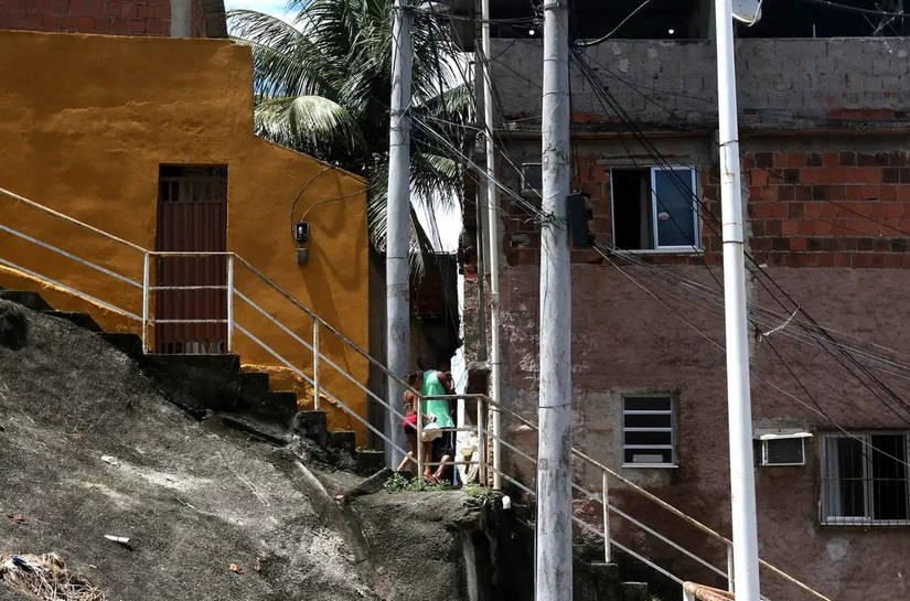Pretos e pardos têm menos acesso à infraestrutura urbana que brancos