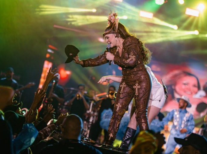 Forró, vaquejada e brega animam o público na abertura dos shows no Lago da Perucaba