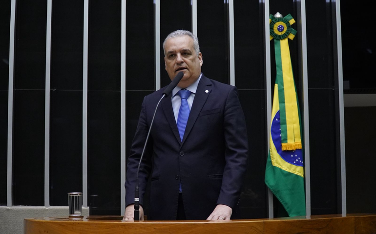 Projeto que garante mais segurança para veículos de aplicativo e táxis de Alfredo Gaspar avança na Câmara dos Deputados