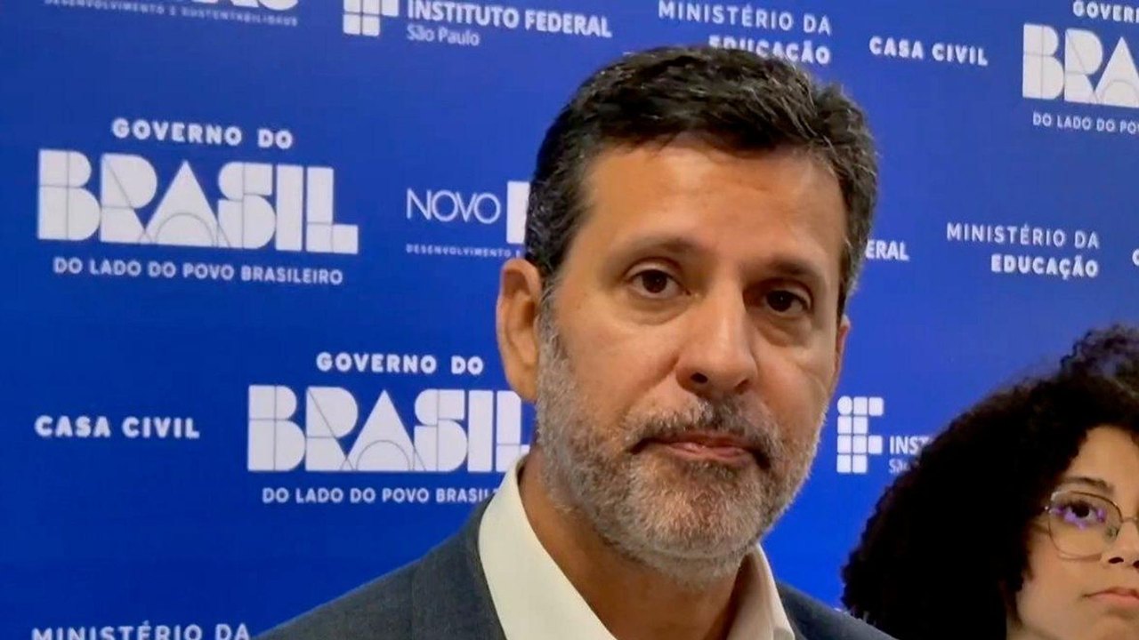 Governo entrega 13 unidades de ensino; ministro nega cortes na Capes
