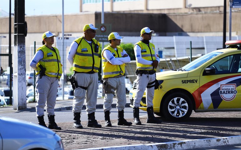 Agentes do Ronda no Bairro ajudam mulher grávida a chegar à maternidade