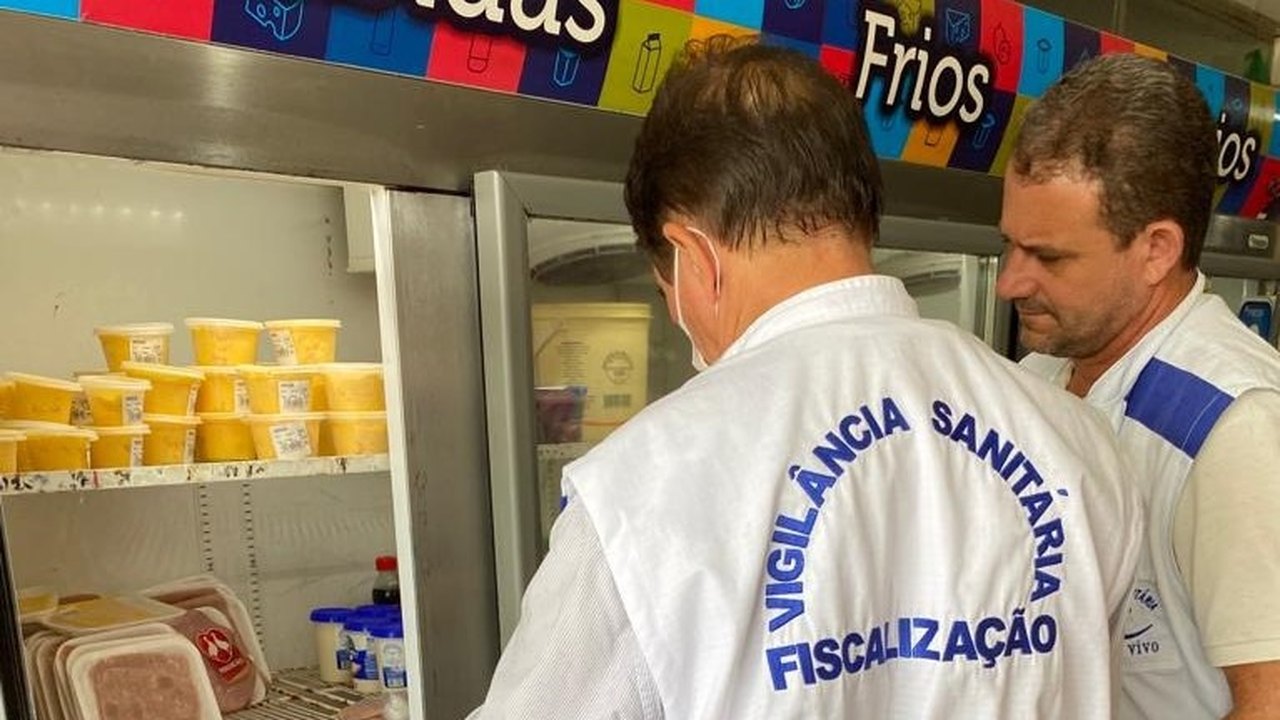 Vigilância Sanitária responde: posso usar detergente Ypê para lavar o chão? Devo descartar a esponja?